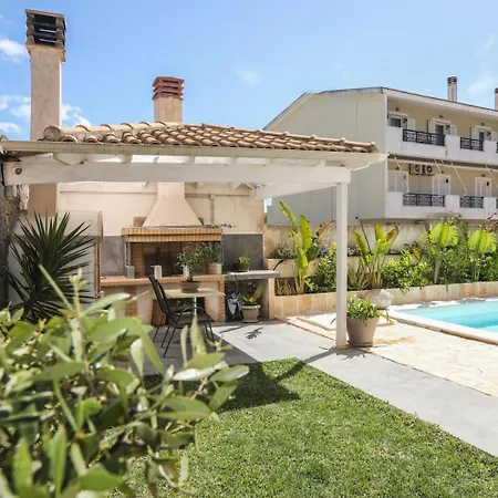 Holiday Hideout W Private Pool Garden
