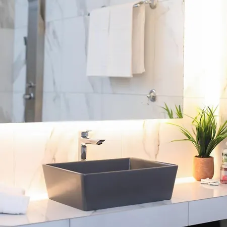 Holiday Hideout W Private Pool Garden 别墅 *