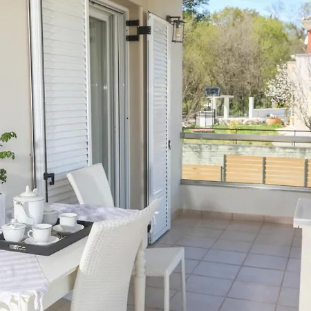 Holiday Hideout W Private Pool Garden 别墅