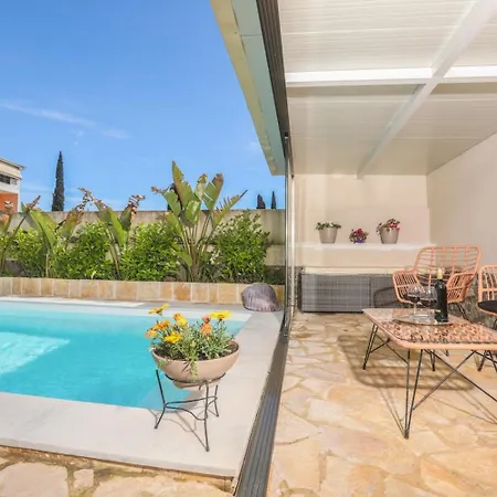 Holiday Hideout W Private Pool Garden