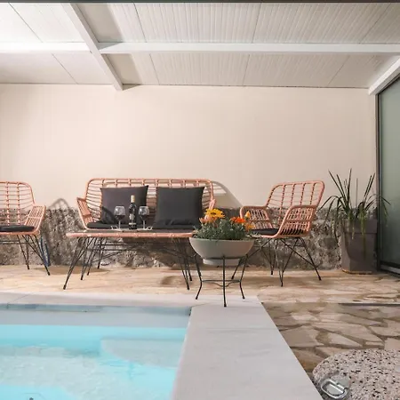 Holiday Hideout W Private Pool Garden 别墅