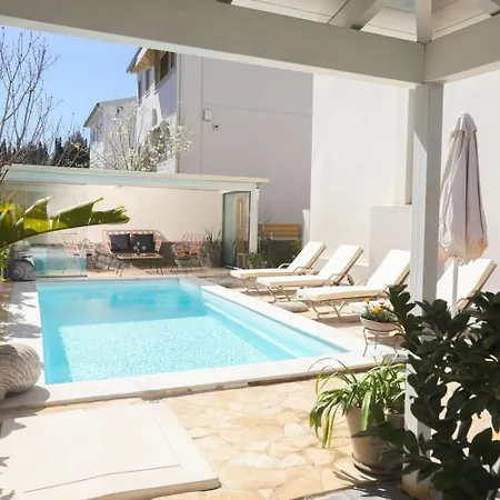 Holiday Hideout W Private Pool Garden *