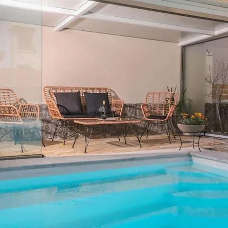 Holiday Hideout W Private Pool Garden 别墅